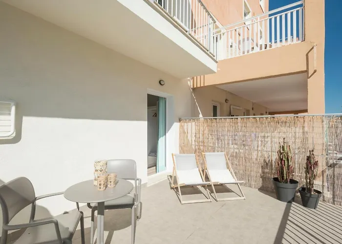 Forenna Hostel (Adults Only)